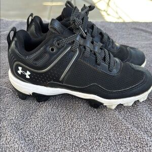 Under Armour Cleats Size 13.5K.